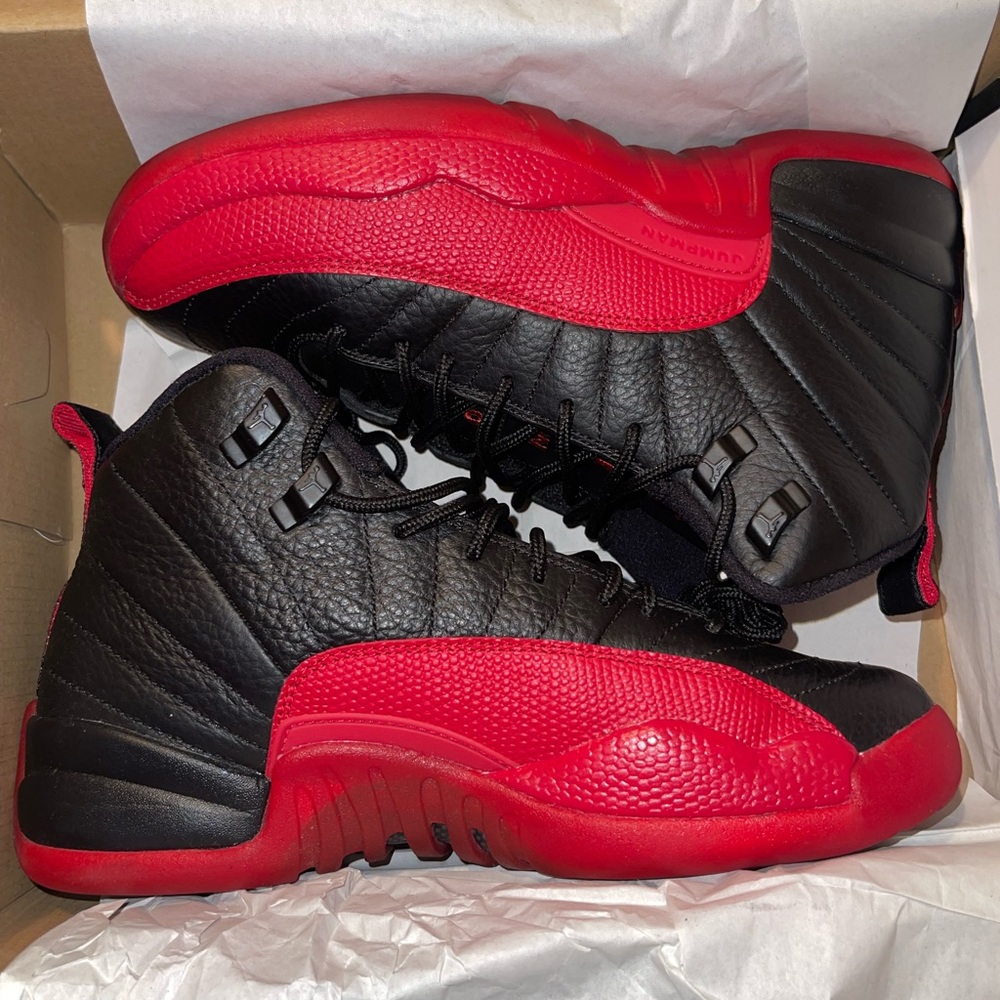 never worn, VNDS 2016 Jordan 12 Flu Game size US 6y